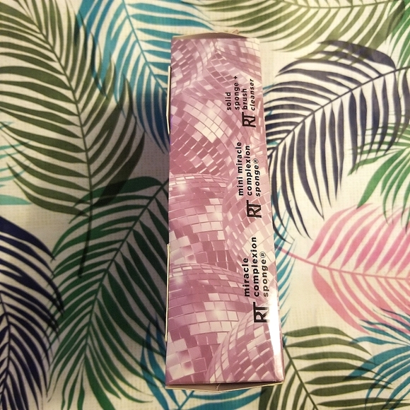 3 Piece Real Techniques RT Limited Edition 2 Miracle Sponges + Cleanser NWT NIB - Picture 3 of 5